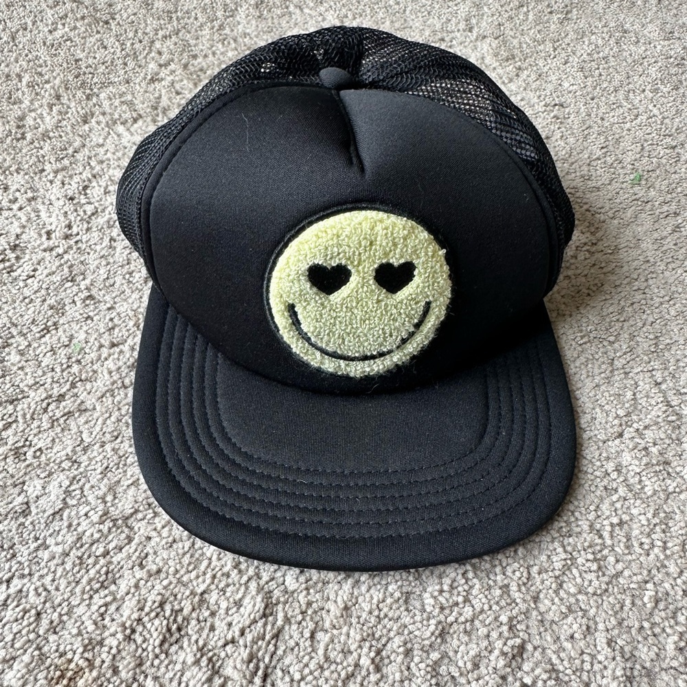 Youth trucker smiley face hat nwot